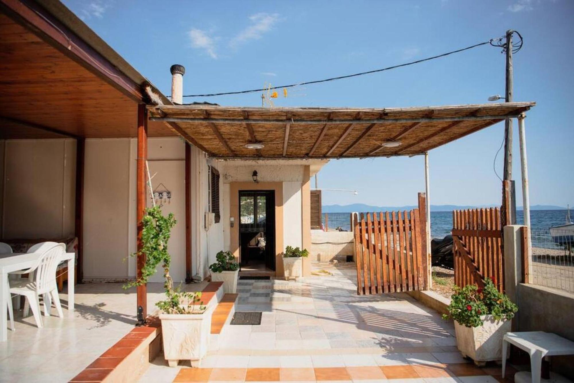 הוילה Káto Lekhónia Karnagio Seafront In Agria מראה חיצוני תמונה